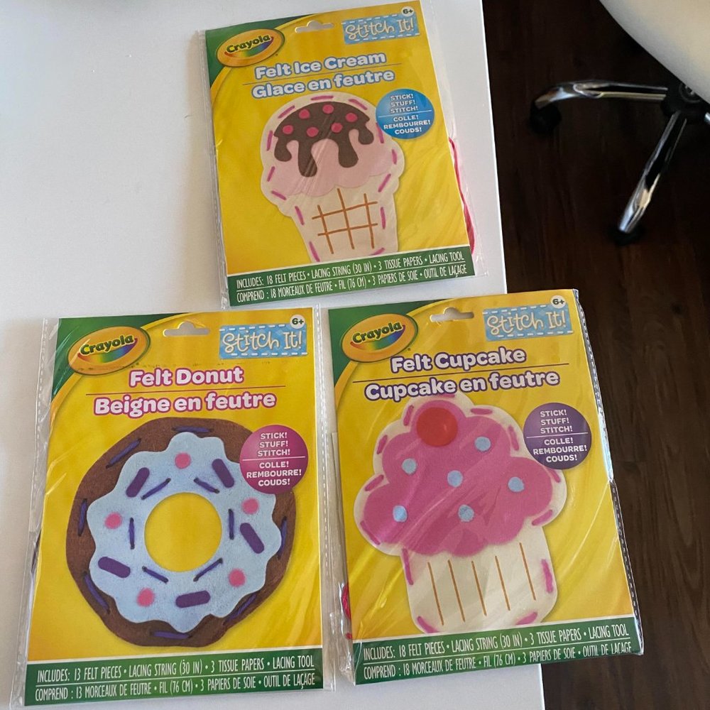 Crayola Stitch it! Sew a Felt Cupcake Donut Ice Cream DIY Tools Kit Toys